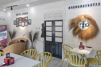 Nayla Homestay Jambi Mitra RedDoorz Hotel dekat Panorama foto kebun teh kayu aro