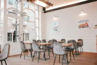 Alpha Hotel - พร้อมอาหารเช้า