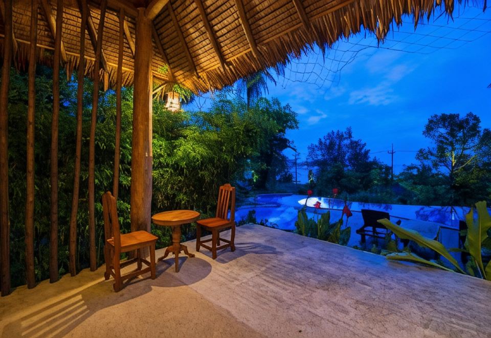 1. 틔 선 비치 리..