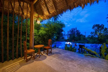 Thiwson Beach Resort Отели рядом с достопримечательностью «The Hideout Beach»