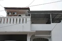 RedDoorz near GOR Jatidiri Semarang Hotel di Gajahmungkur