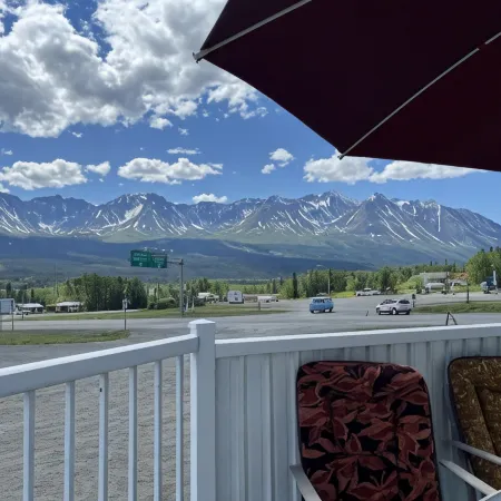 Kluane Park Inn
