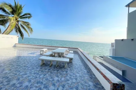 Gao Bee One Beach Club