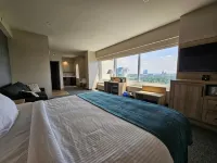 Vittoria Hotel & Suites Hotels near Thompson Point