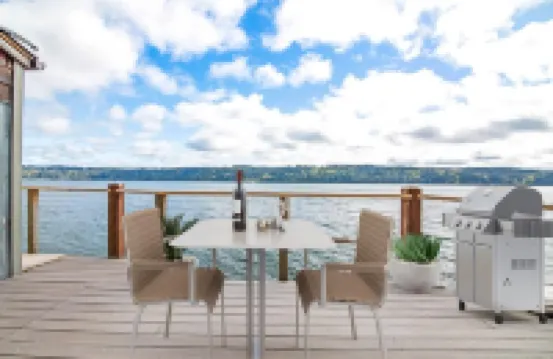 Waterfront Studio Apartment. Perfect for work or play.