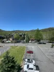 Days Inn & Suites by Wyndham Downtown Gatlinburg Parkway - parking