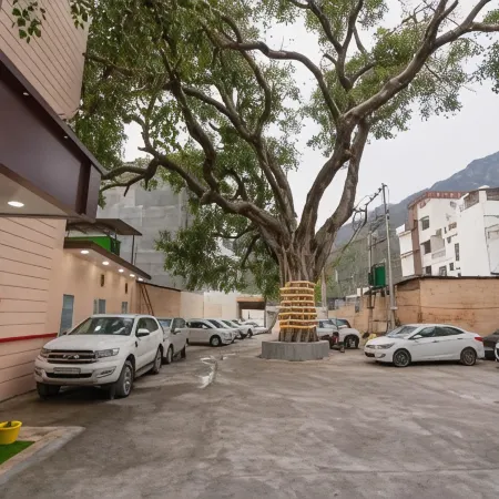 Hotel the Vaishvik Banganga Road