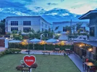 Kluang Container Swimming Pool Hotel - 2-Star