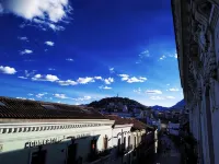 Hostal Latitud Ecuem