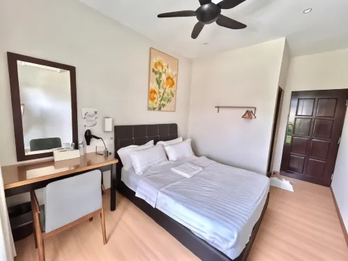 8 mins driving to T.C Beach @ Holiday Guest House