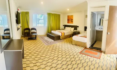 Green Town Hotels and Resorts Отели рядом с достопримечательностью «Port Dickson Methodist Centre (PDMC)»