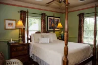 Williamsburg Manor B&B Hotels in Surry