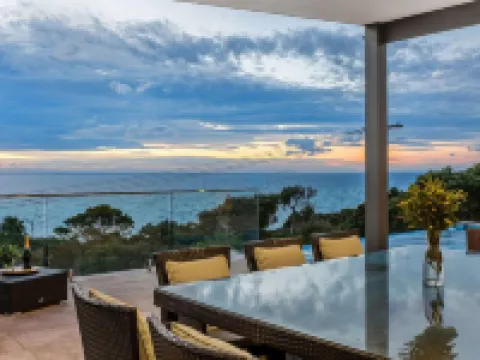 The Ocean s Edge   Luxury Entertainer with Views Hotels in Mornington