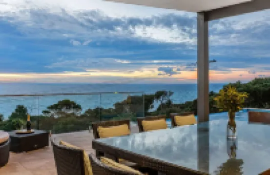 The Ocean s Edge   Luxury Entertainer with Views