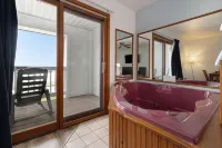 Snyders Shoreline Inn Hotels in Ludington