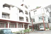 Hotel Gnanam - Barer