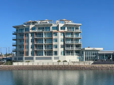 Wallaroo Marina Apartments Отели в г. Мунта