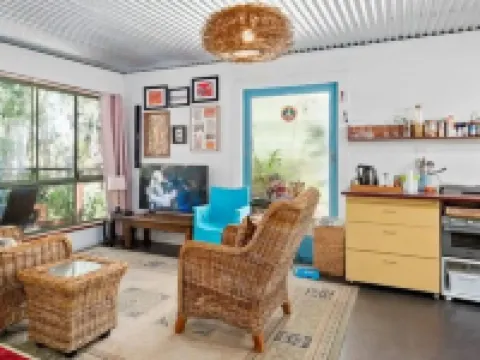 This pet friendly retreat is excellent to relax over looking a "rain forest