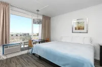 Olympic Island Beach Resort - de playa