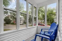 Charming Retreat Close to Downtown Attractions - Inviting and Cozy 홀란트 호텔