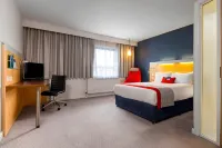Holiday Inn Express Antrim - M2, Jct.1 فنادق في آنتريم
