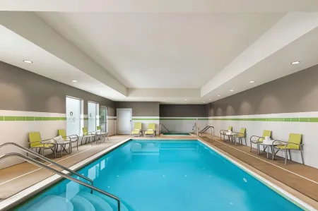 La Quinta Inn & Suites by Wyndham Burlington Отели рядом с достопримечательностью «Роозенгаард»