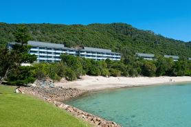 Lagoon Beachfront Lodge 005 on Hamilton Island by HamoRent
