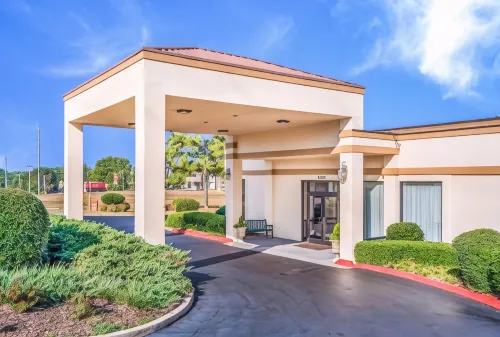 Quality Inn Suwanee I-85 Hotels in Suwanee