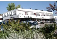 Área de Servicio El Cruce Hotels in Manzanares