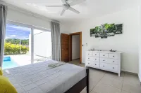 วิลล่าใหม่พร้อมสระว่ายน้ำส่วนตัว - เหมาะสำหรับครอบครัวของคุณ โรงแรมใน