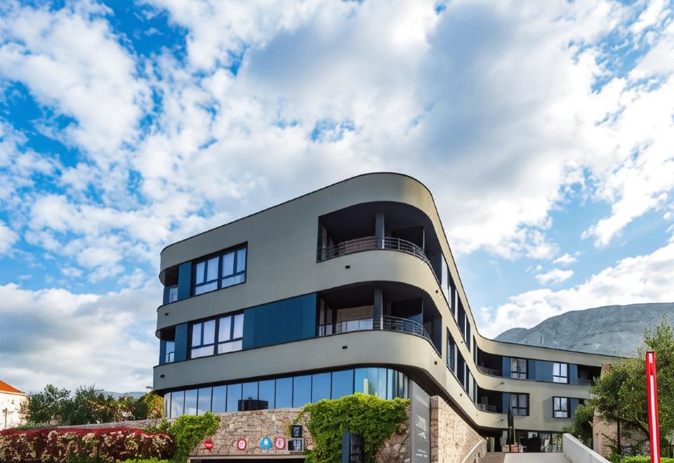 One Suite Hotel - Housity