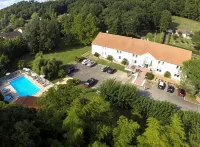 Hotel le Relais des Champs فنادق في Barcelonne-du-Gers