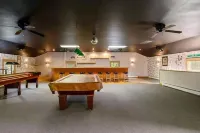 Large Group Retreat w/ secluded party room and private pool