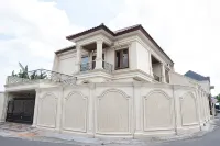 Villa Casa Baiti Syariah Malioboro Hotels in Bener