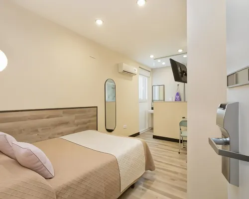 Hostal Art Madrid Hotels near Carabanchel