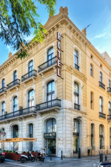 ホテル ラウリア 地中海のバルコニー周辺のホテル