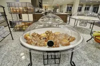 Hilton Garden Inn Detroit Troy - breakfast