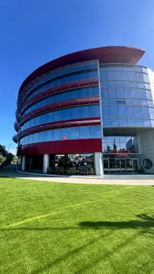 Ramada by Wyndham Bucharest Otopeni Airport Отели в г. 