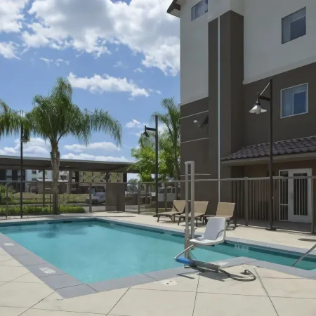 Hampton Inn & Suites Bakersfield North-Airport Отели рядом с Аэропорт Медоус Филд