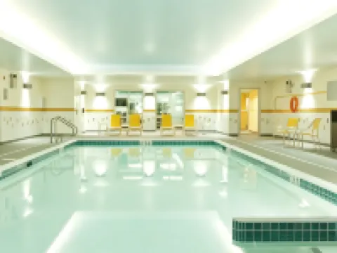 萊斯布里奇萬楓套房酒店 萊斯布里奇酒店