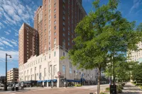 Hilton Milwaukee Отели рядом с достопримечательностью «UWM English as a Second Language Program»