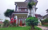 Villa Tata - Two Bedroom Hotellit kohteessa Kehutanan