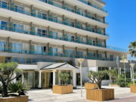 Santa Beach Hotel