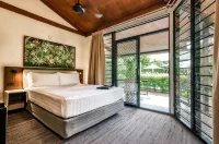 Palms City Resort