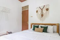 Calma Villa at Cipanas, Bogor Hotels in Palasari