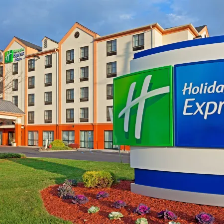 Holiday Inn Express & Suites MEADOWLANDS AREA by IHG