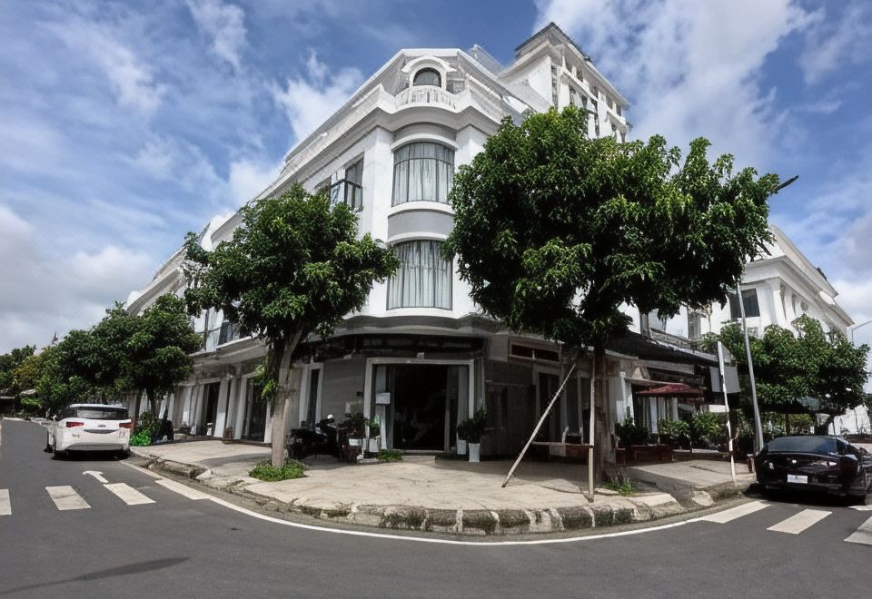 RUBY HOTEL - Housity