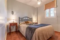 Family Poolside Apartment -  Apartamentos vacacionales