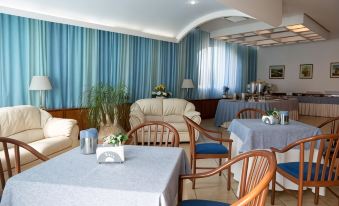 Hotel Maddaloni - Housity