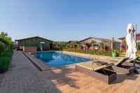Azure Resort – A Private Pool Retreat - مسبح خاص
